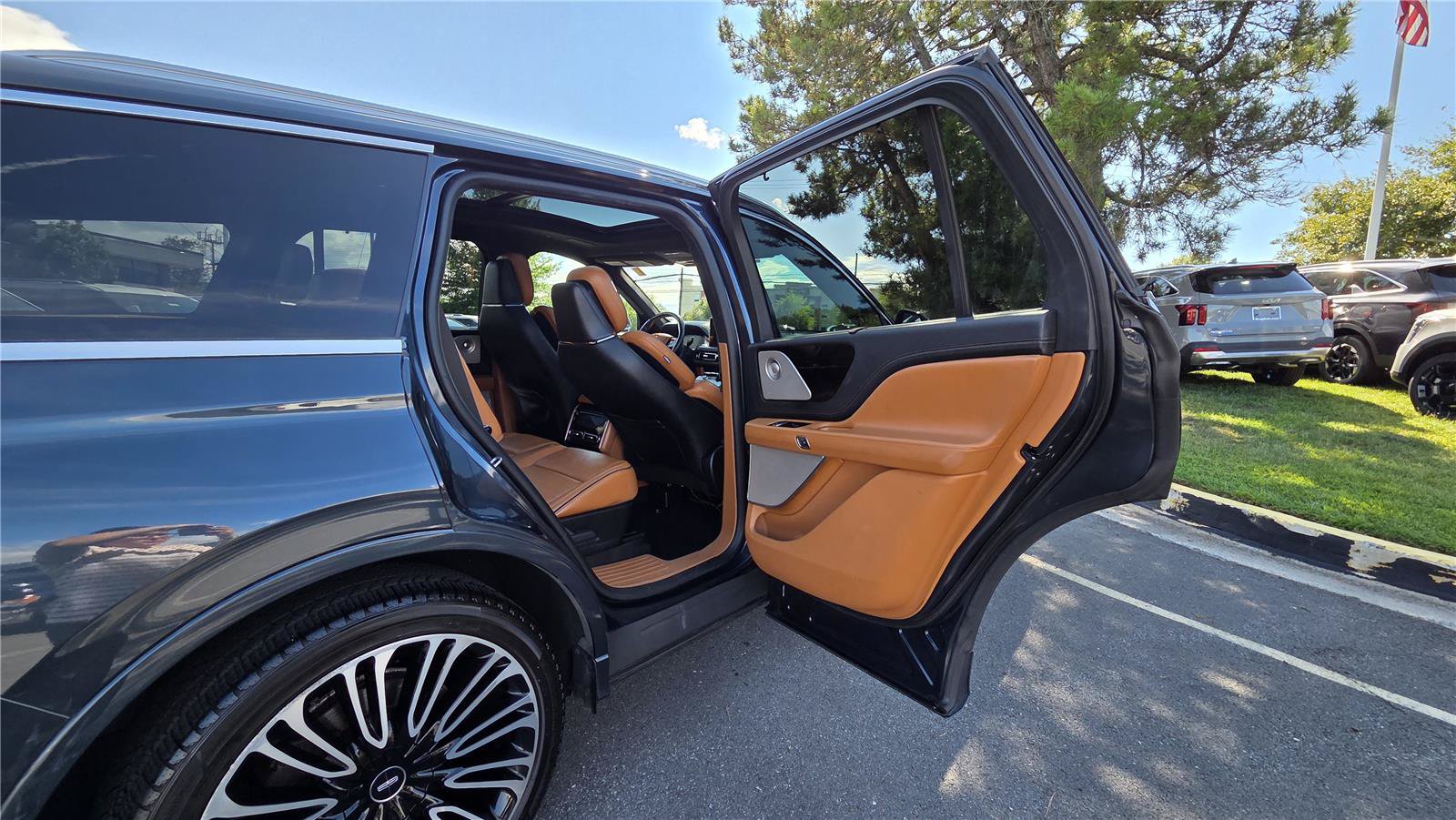 Used 2020 Lincoln Aviator Black Label w/ Dynamic Handling Package AWD/4WD image 33