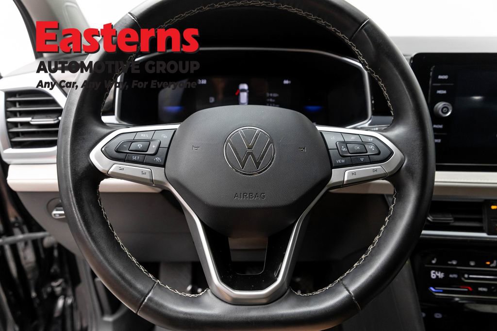 Used 2025 Volkswagen Taos SE FWD image 10
