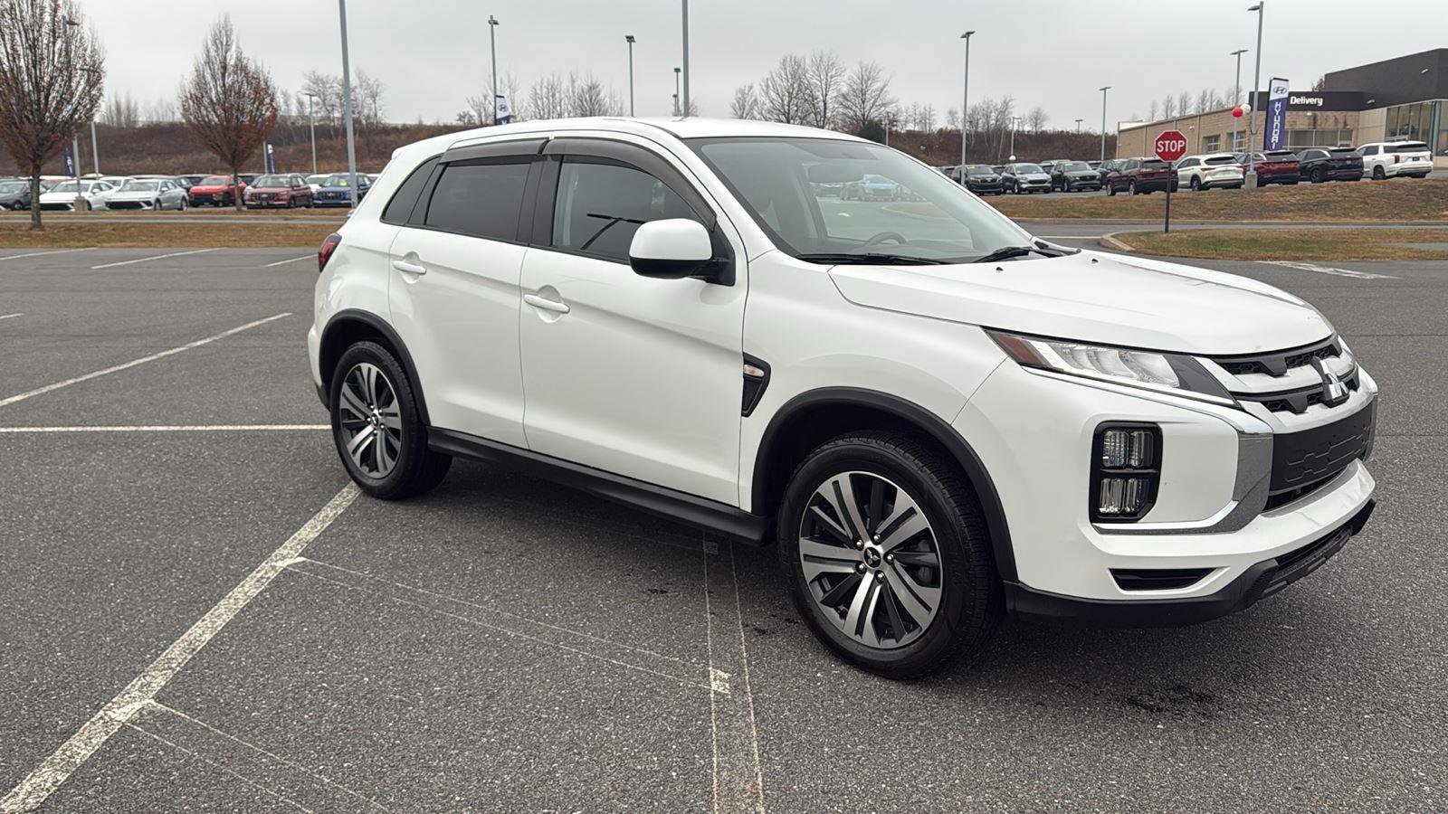 Used 2020 Mitsubishi Outlander Sport ES image 2