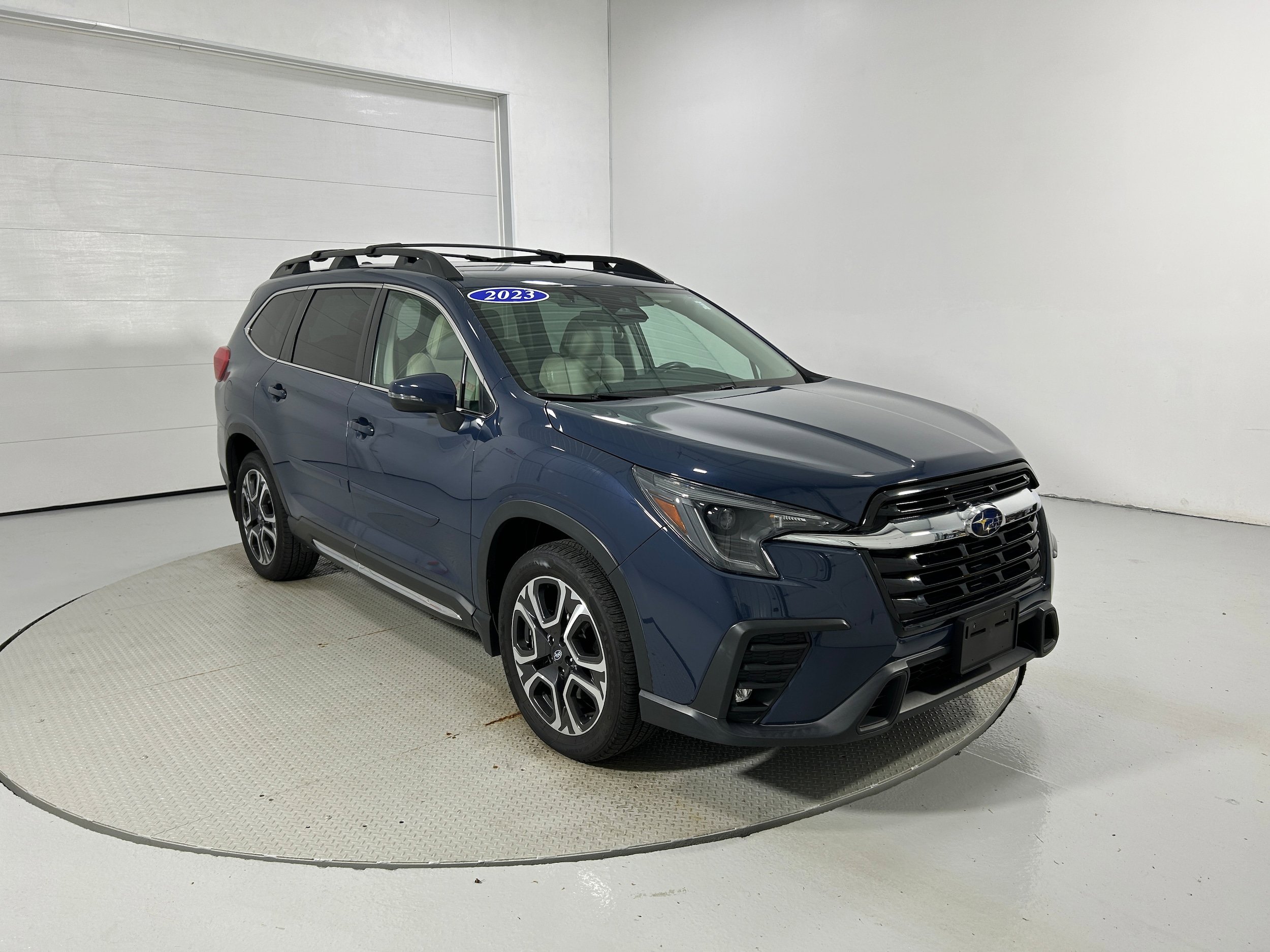 Used 2023 Subaru Ascent Limited AWD/4WD image 2