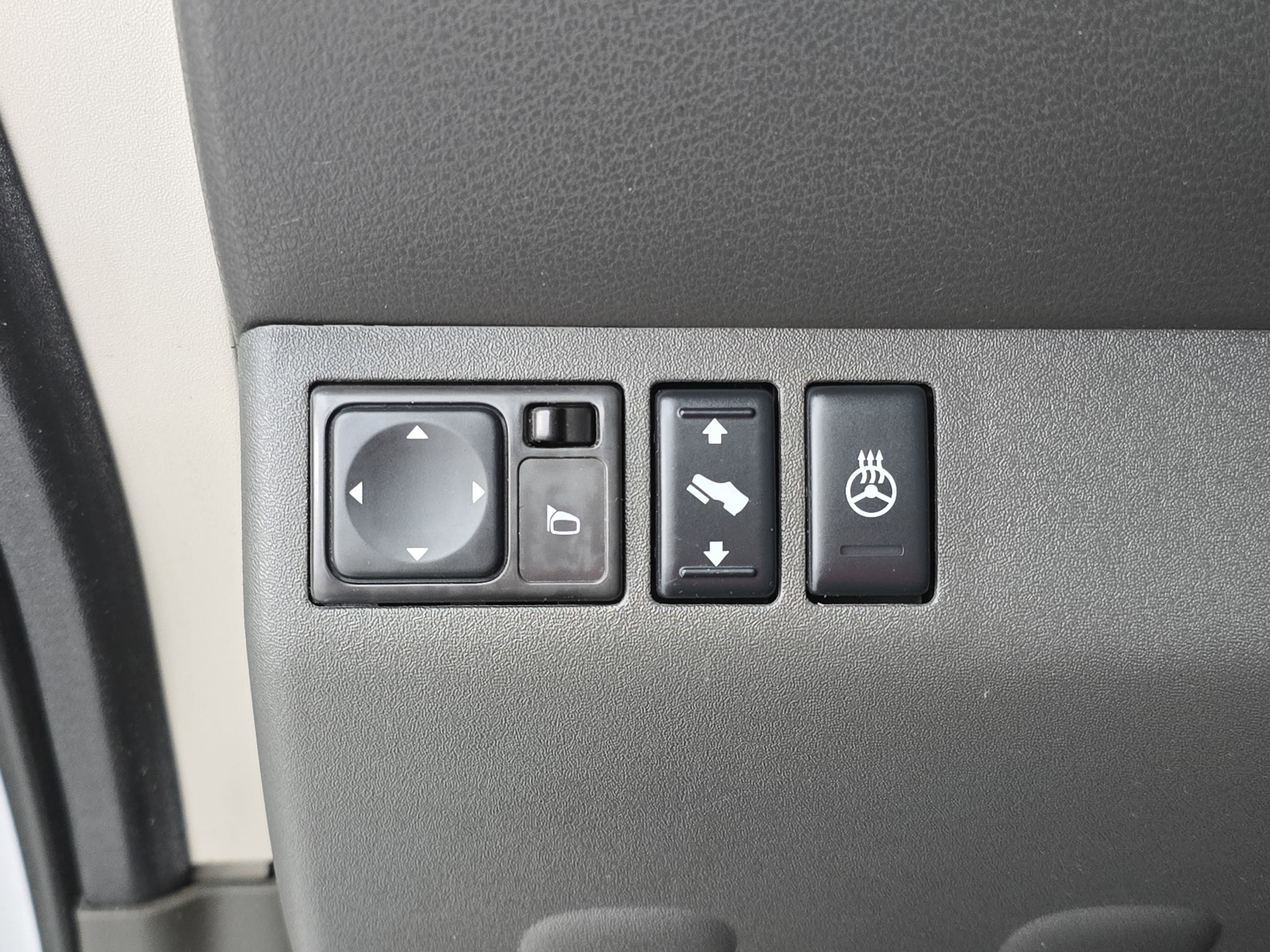 Used 2010 Nissan Pathfinder LE w/ Navigation Pkg AWD/4WD image 25