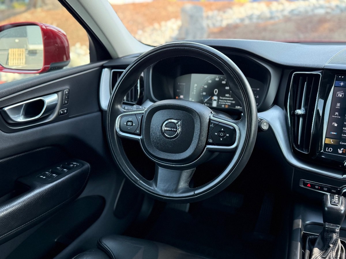 Used 2019 Volvo XC60 T5 Momentum w/ Premium Package AWD/4WD image 23