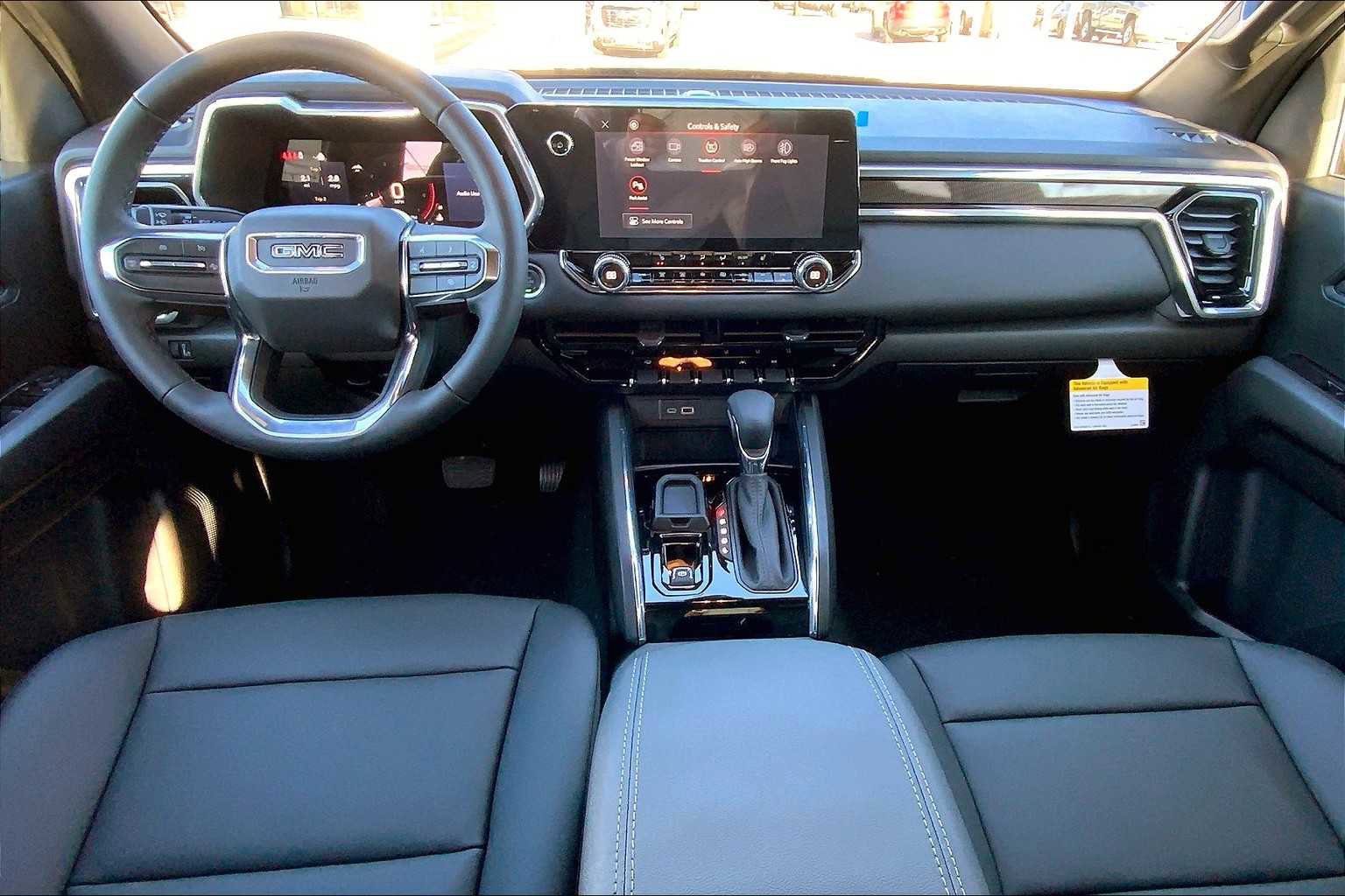 Used 2025 GMC Canyon Elevation w/ Convenience Package image 5