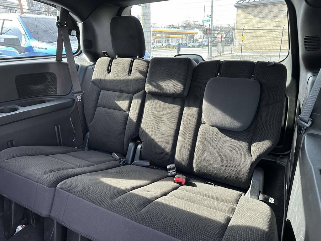 Used 2017 Dodge Grand Caravan SE FWD image 12