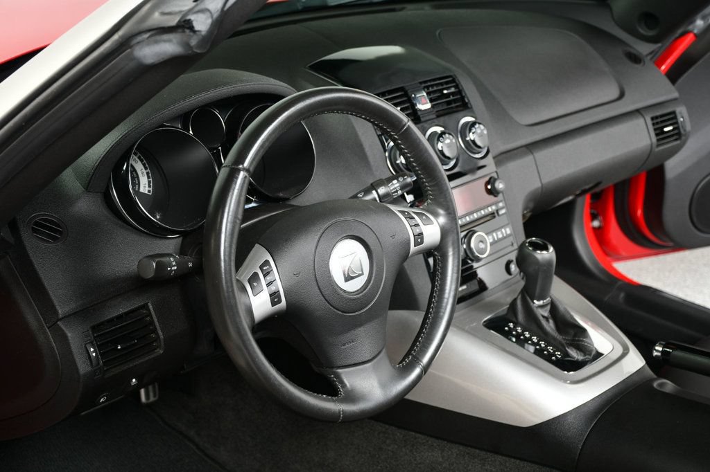 Used 2007 Saturn Sky Red Line RWD image 32