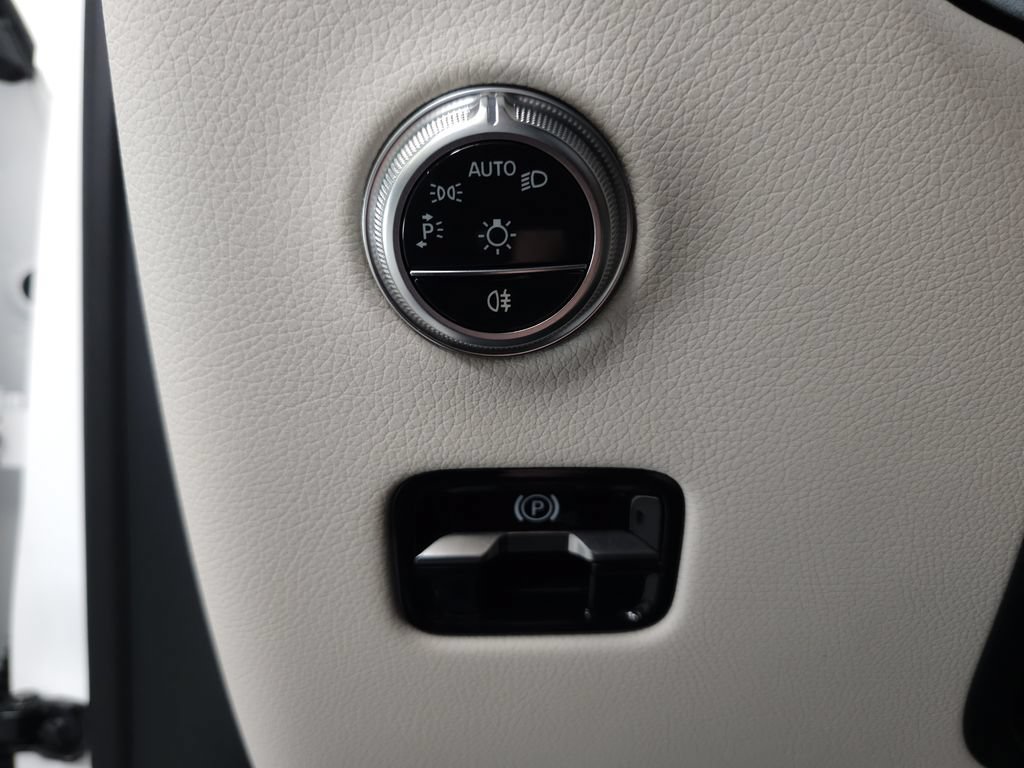 Certified 2026 Mercedes-Benz GLC 300 4MATIC image 9