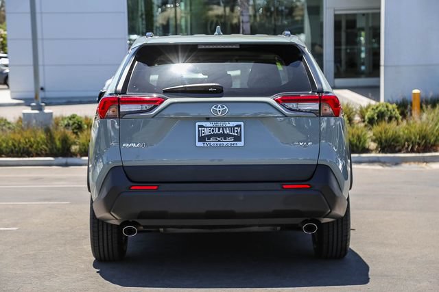 Used 2021 Toyota RAV4 XLE w/ Convenience Package FWD image 5