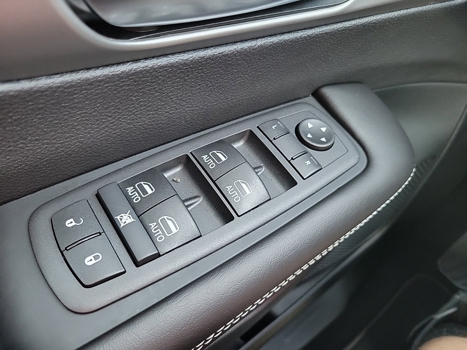 New 2027 Chrysler Pacifica Select FWD image 33