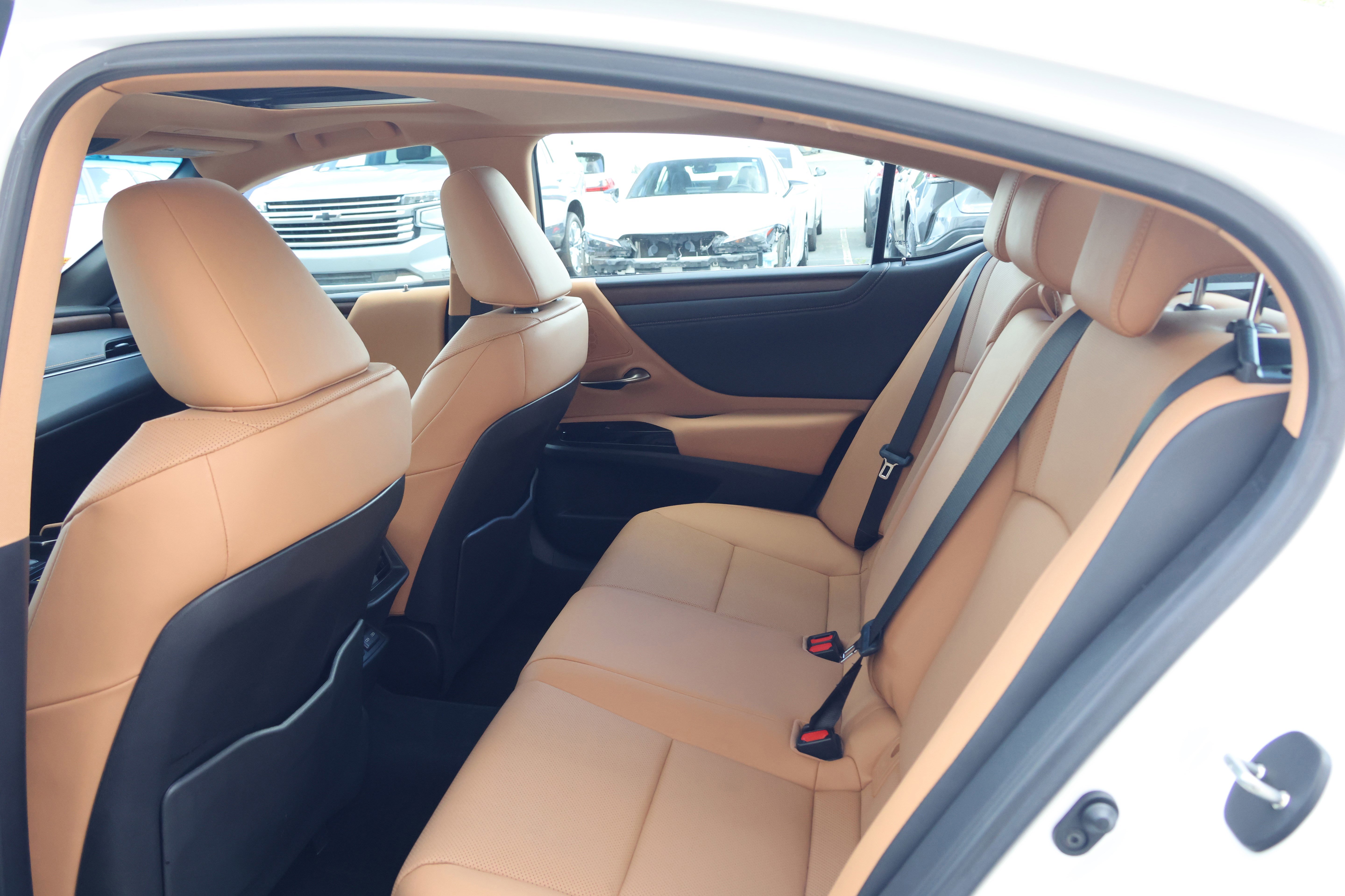 Used 2025 Lexus ES 350 w/ Premium Package image 35