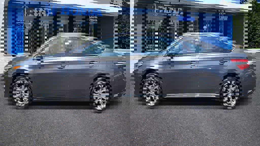 Used 2015 Toyota Avalon XLE Touring FWD image 5