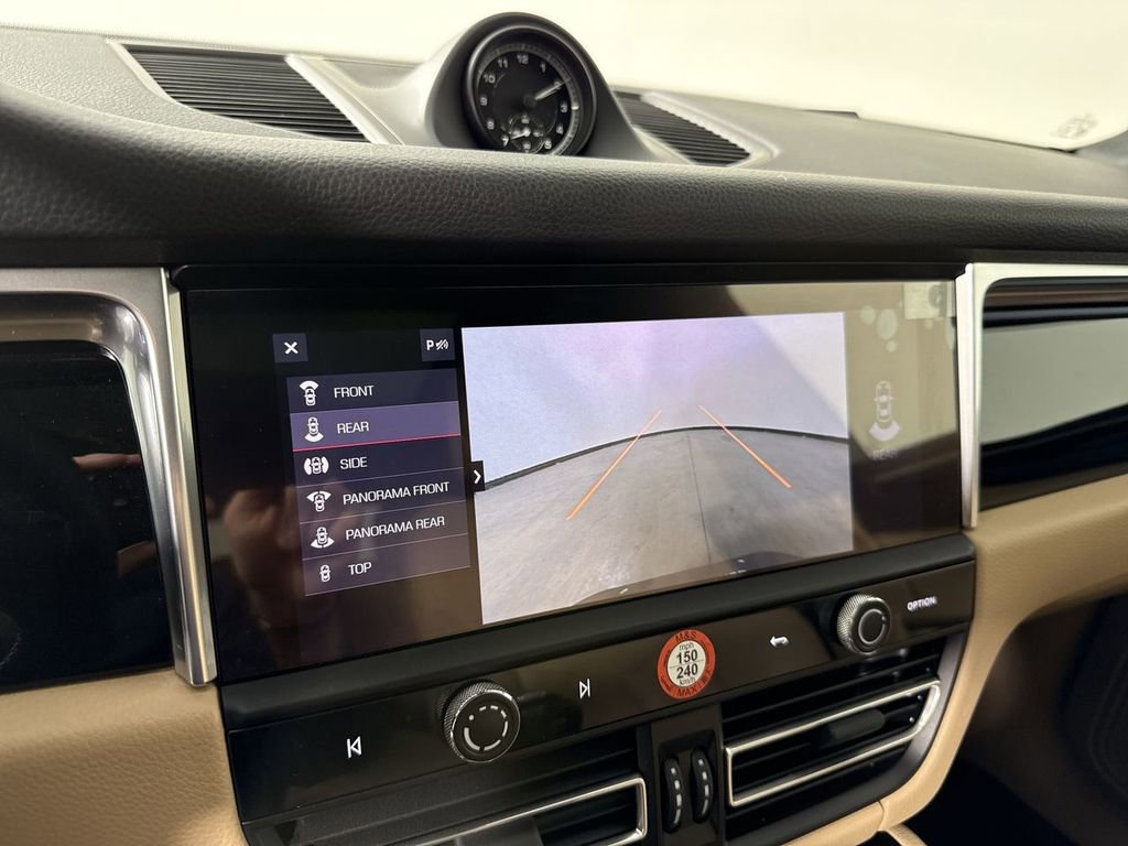 Certified 2025 Porsche Macan image 29