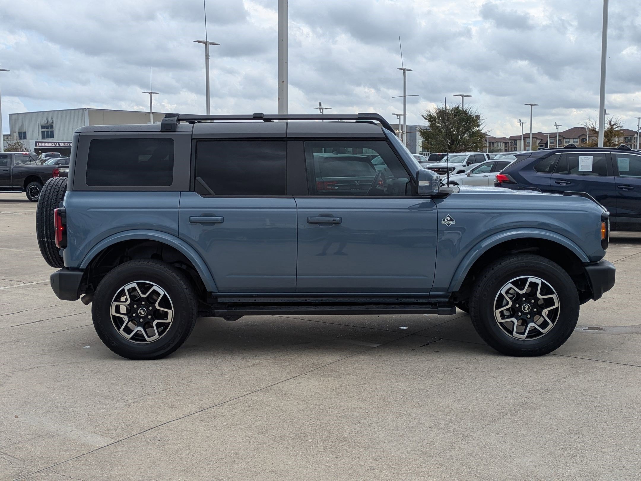 Used 2024 Ford Bronco Outer Banks image 2