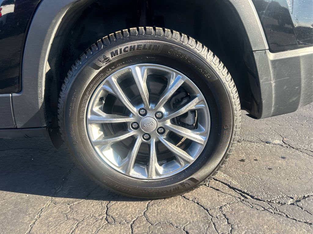 Used 2021 Jeep Cherokee Latitude Lux w/ Comfort/Convenience Group AWD/4WD image 34