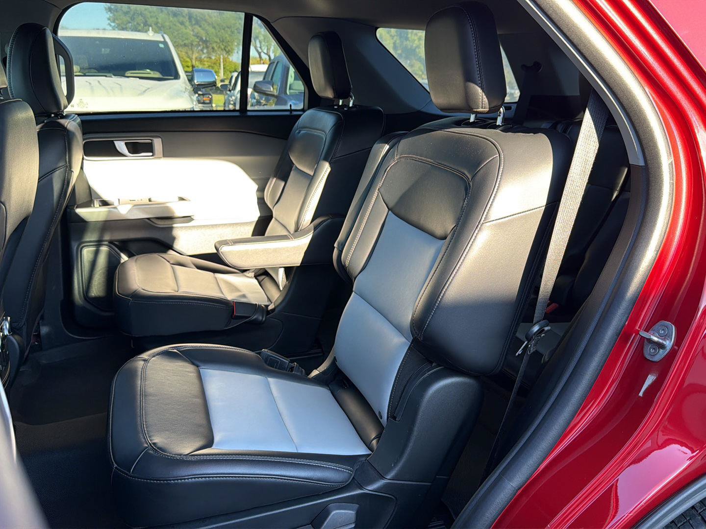 Used 2023 Ford Explorer XLT RWD image 12