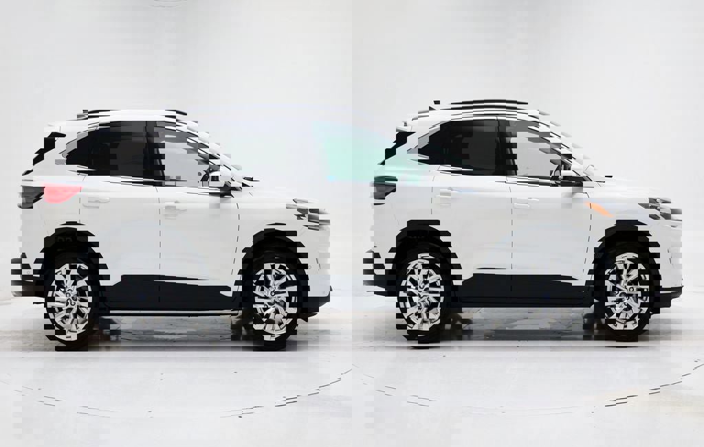 Used 2022 Ford Escape Titanium w/ Titanium Elite Package image 2