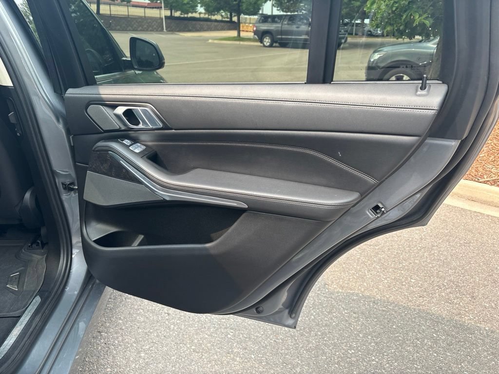 Used 2023 BMW X7 xDrive40i w/ Premium Package AWD/4WD image 31