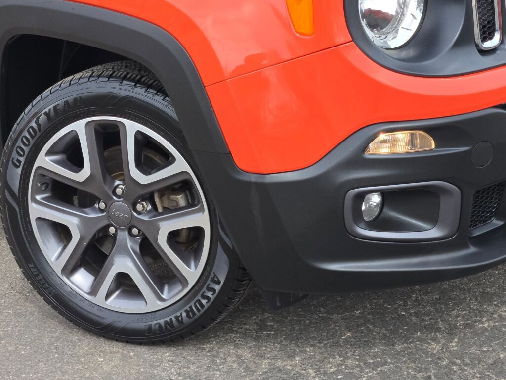 Used 2017 Jeep Renegade Latitude w/ Cold Weather Group image 3