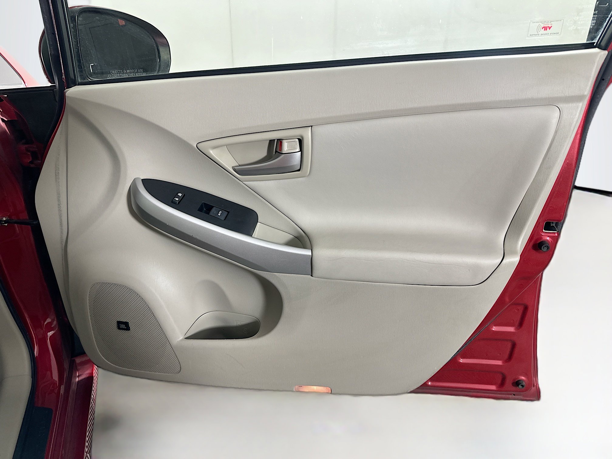 Used 2013 Toyota Prius Four w/ Deluxe Solar Roof Pkg FWD image 31