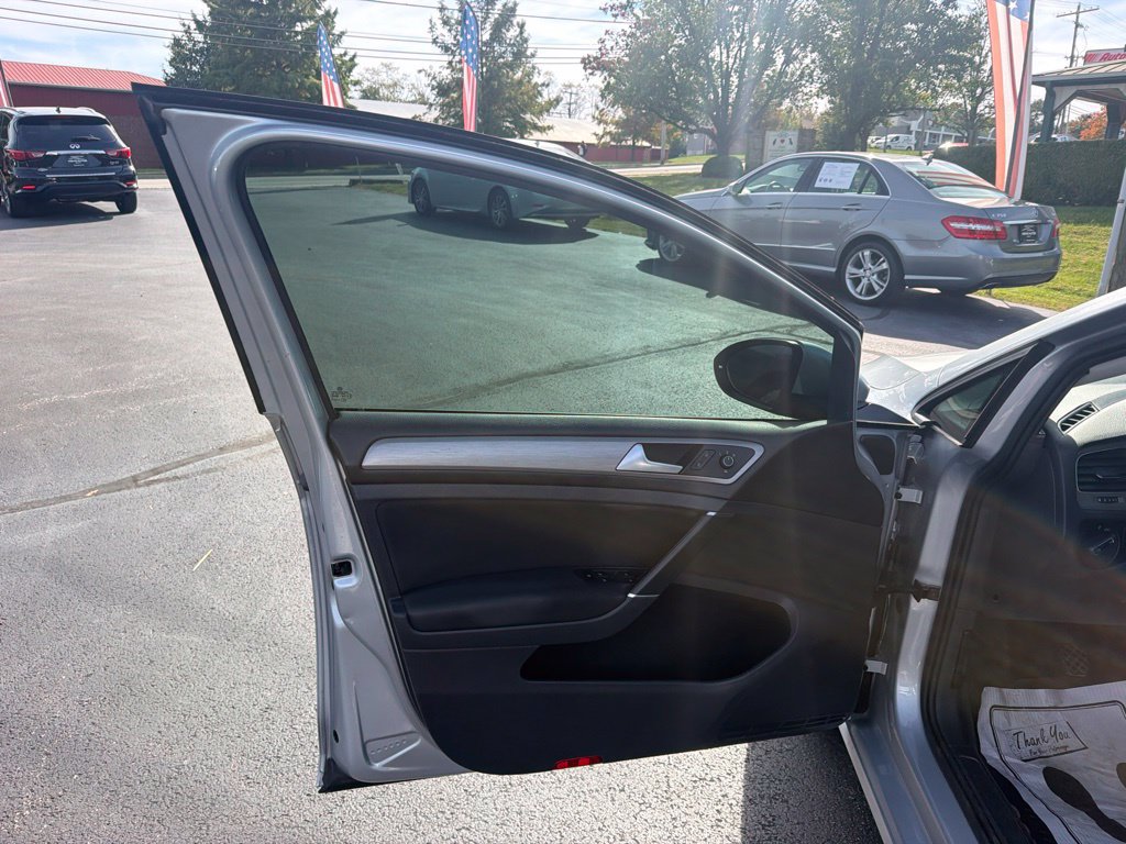 Used 2016 Volkswagen Golf S FWD image 9