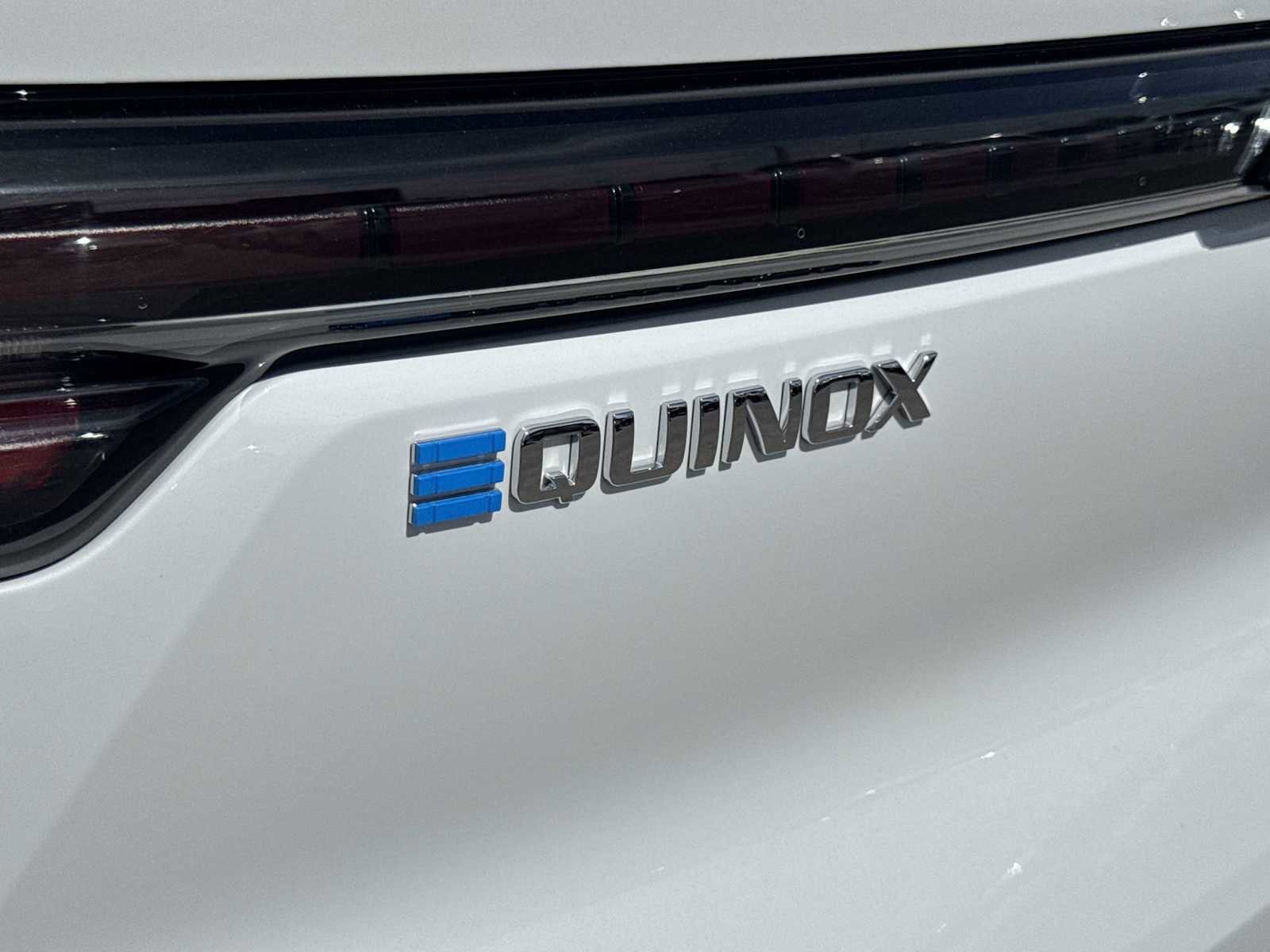 Used 2025 Chevrolet Equinox EV LT w/ Convenience Package FWD image 11