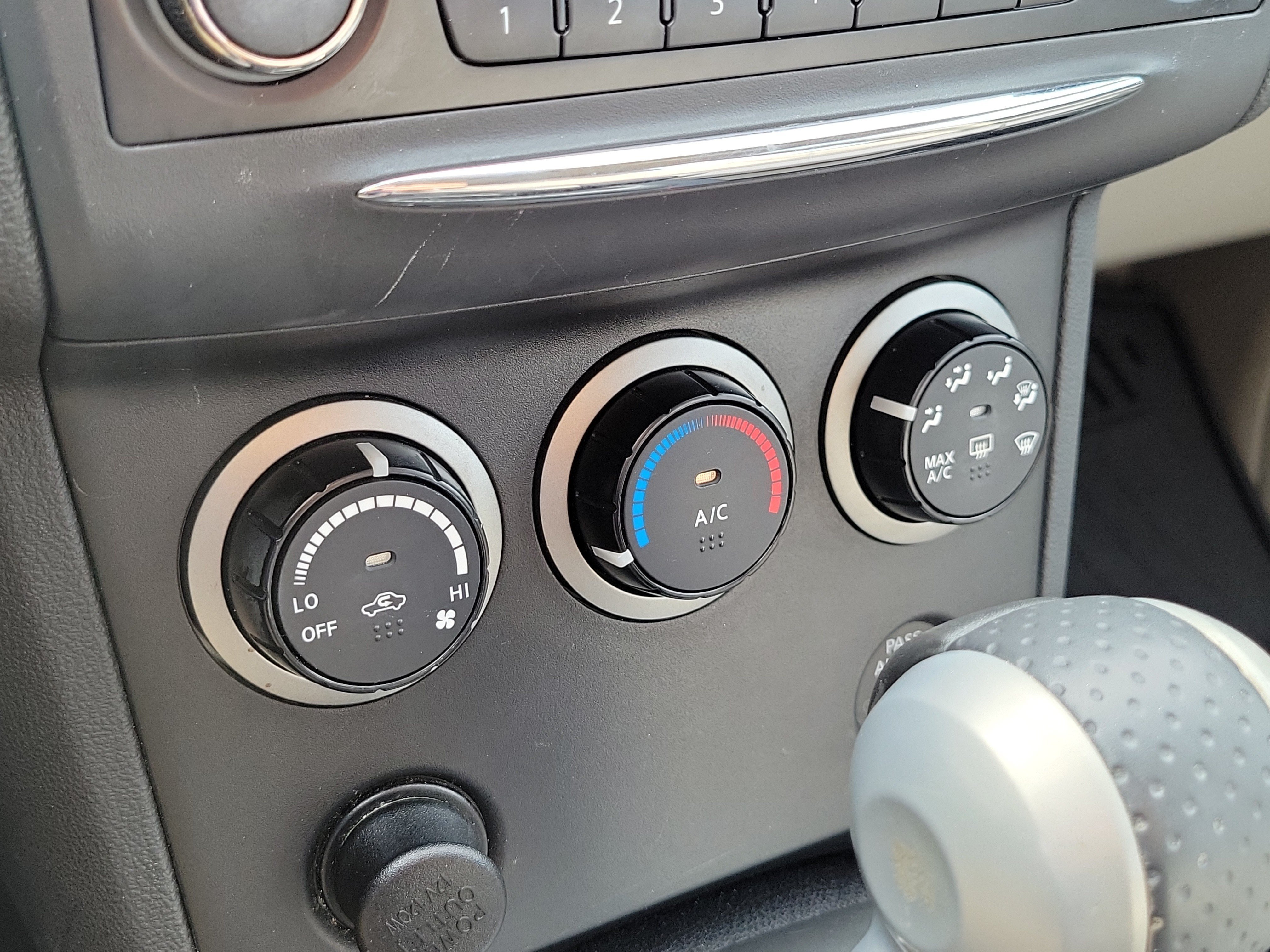 Used 2015 Nissan Rogue S w/ Convenience Package FWD image 32