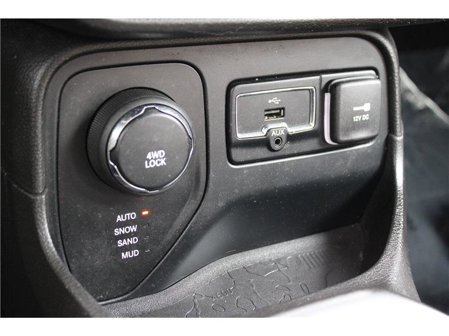 Used 2017 Jeep Renegade Latitude image 25