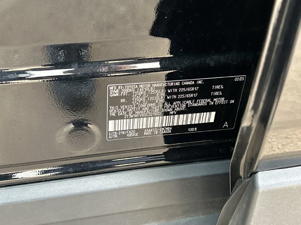 Used 2025 Toyota RAV4 XLE FWD image 38