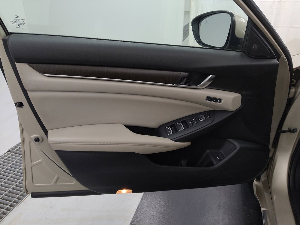 Used 2018 Honda Accord Touring image 27