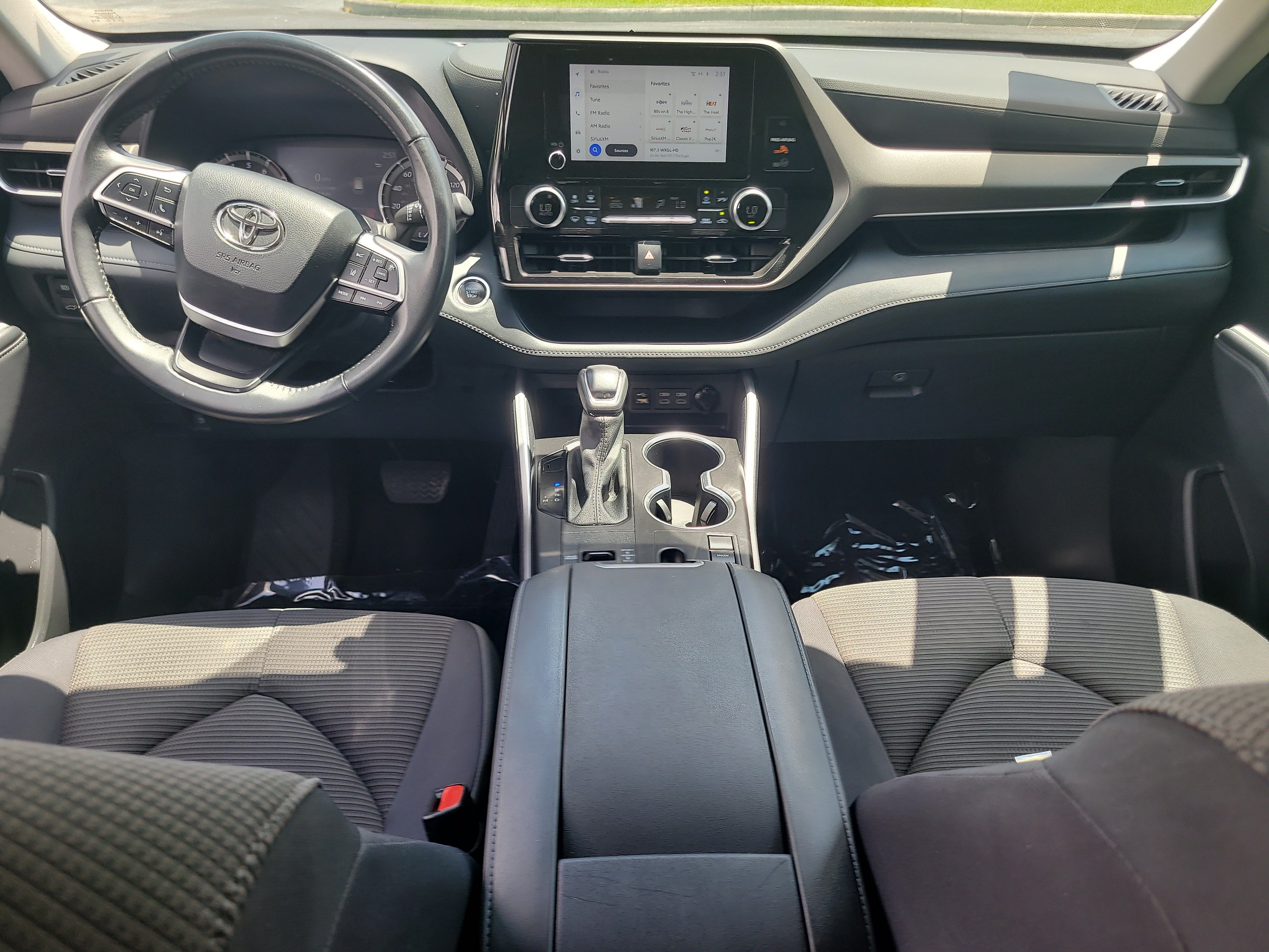 Used 2025 Toyota Highlander LE FWD image 16