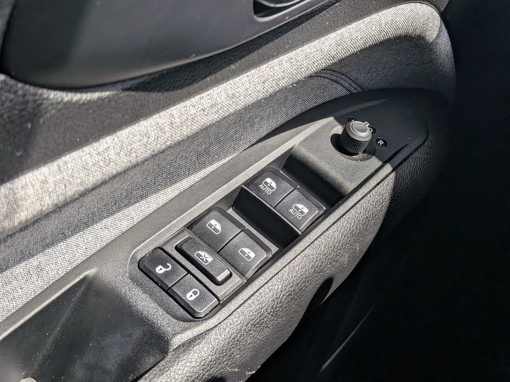 Used 2023 Jeep Compass Latitude w/ Convenience Group AWD/4WD image 24