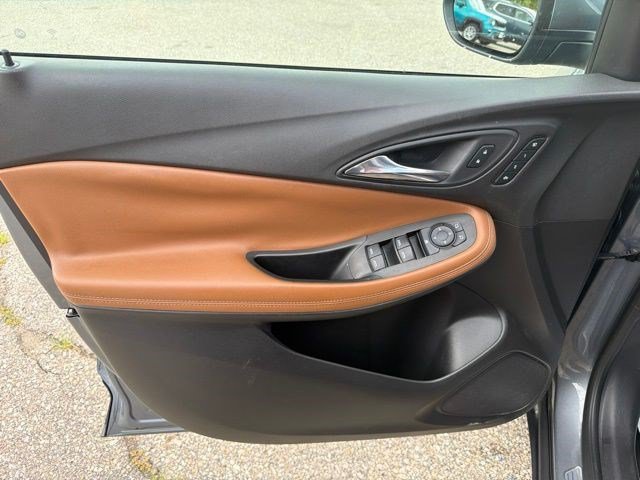 Used 2021 Buick Encore GX Essence w/ Experience Buick Package FWD image 11
