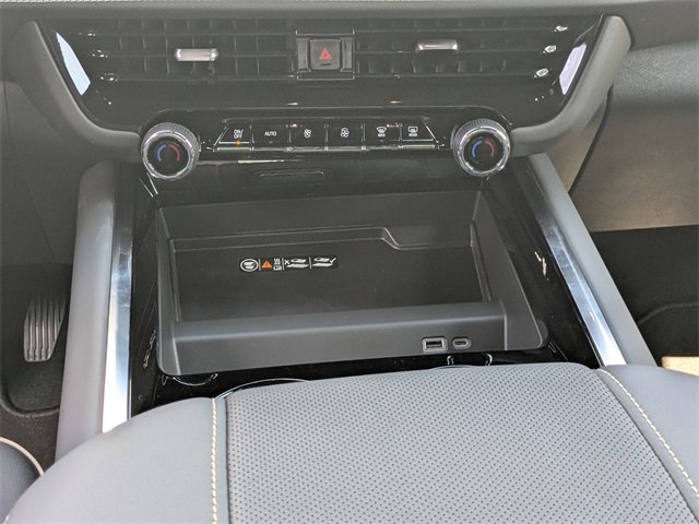 New 2025 Chevrolet Suburban Premier image 24