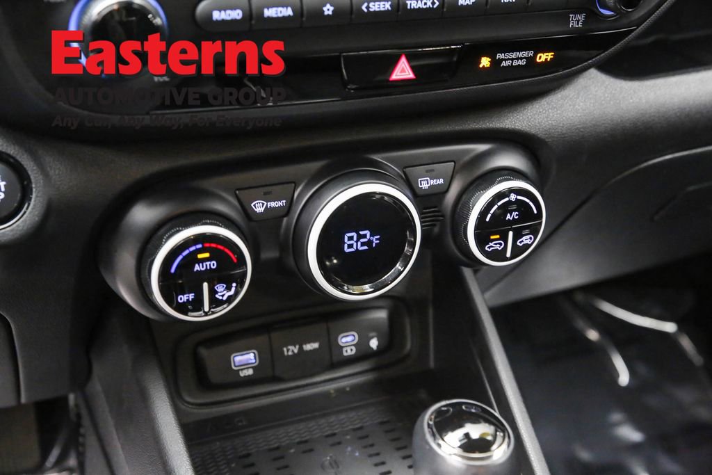 Used 2023 Hyundai Venue Limited image 21