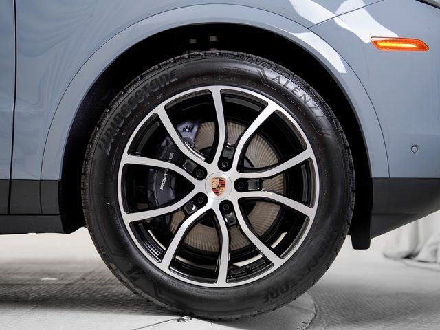 Certified 2025 Porsche Cayenne image 34