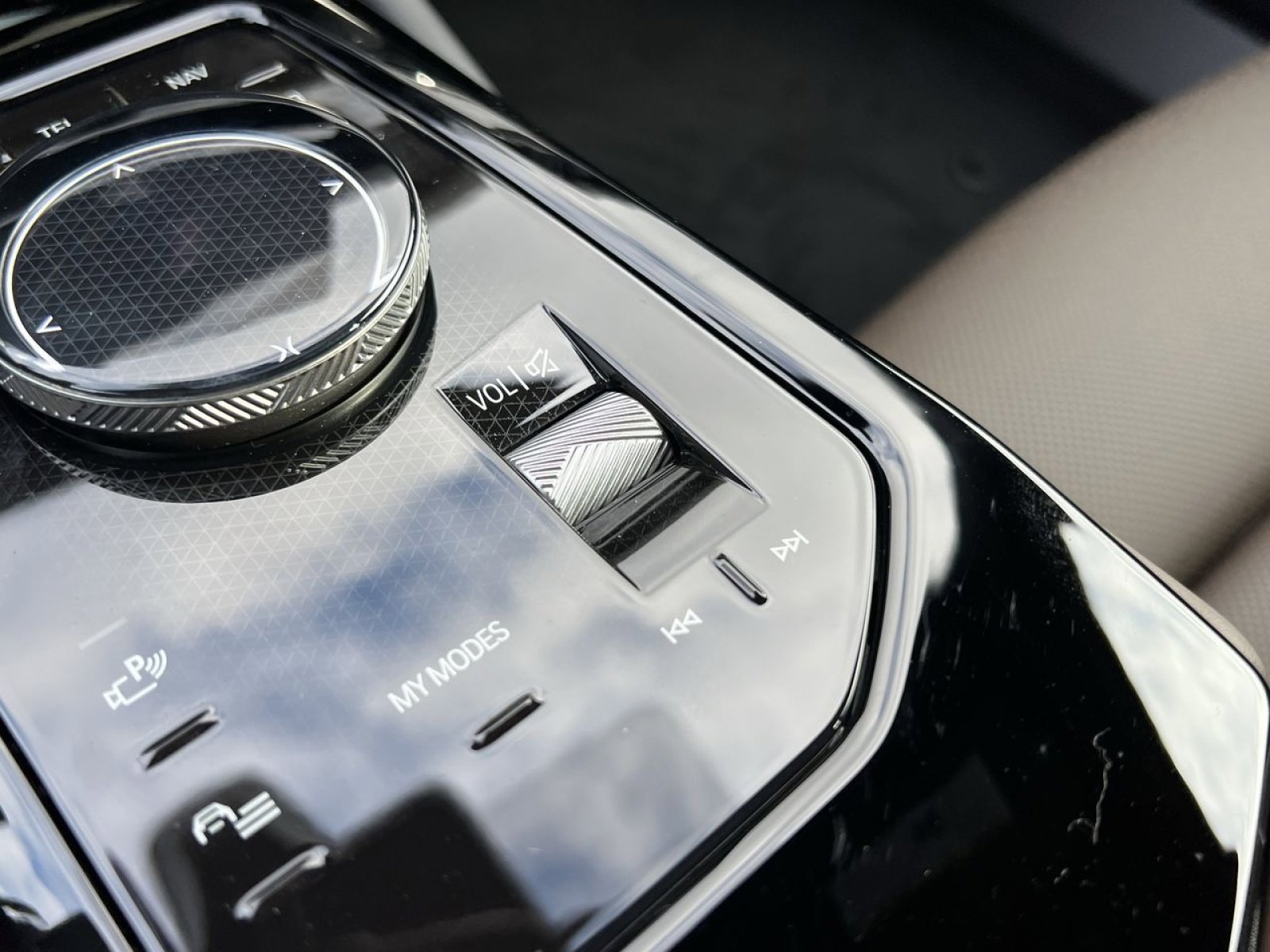 Certified 2025 BMW 530i xDrive w/ Premium Package image 15