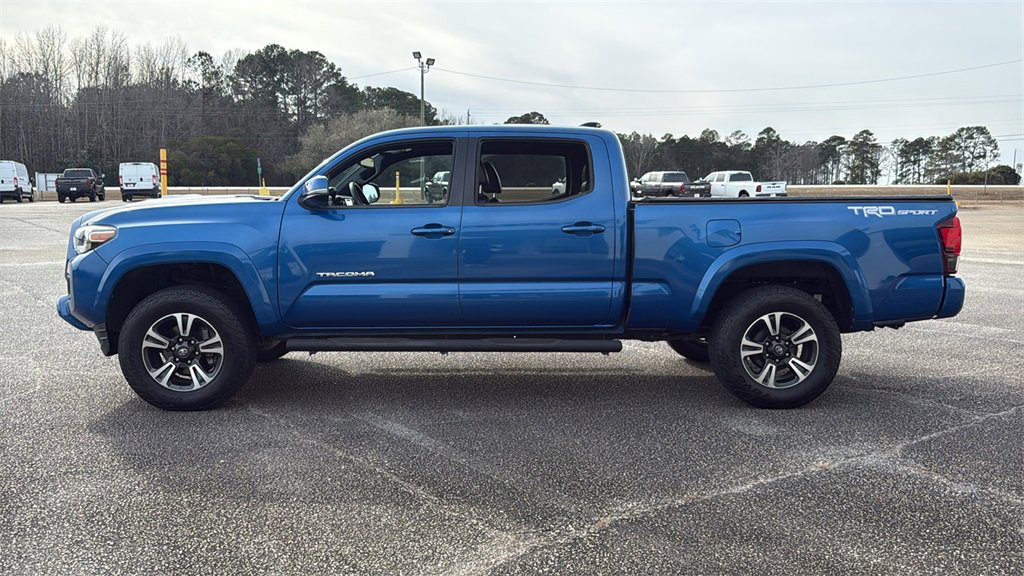 Used 2018 Toyota Tacoma TRD Sport image 5
