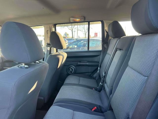 Used 2010 Jeep Commander Sport image 11