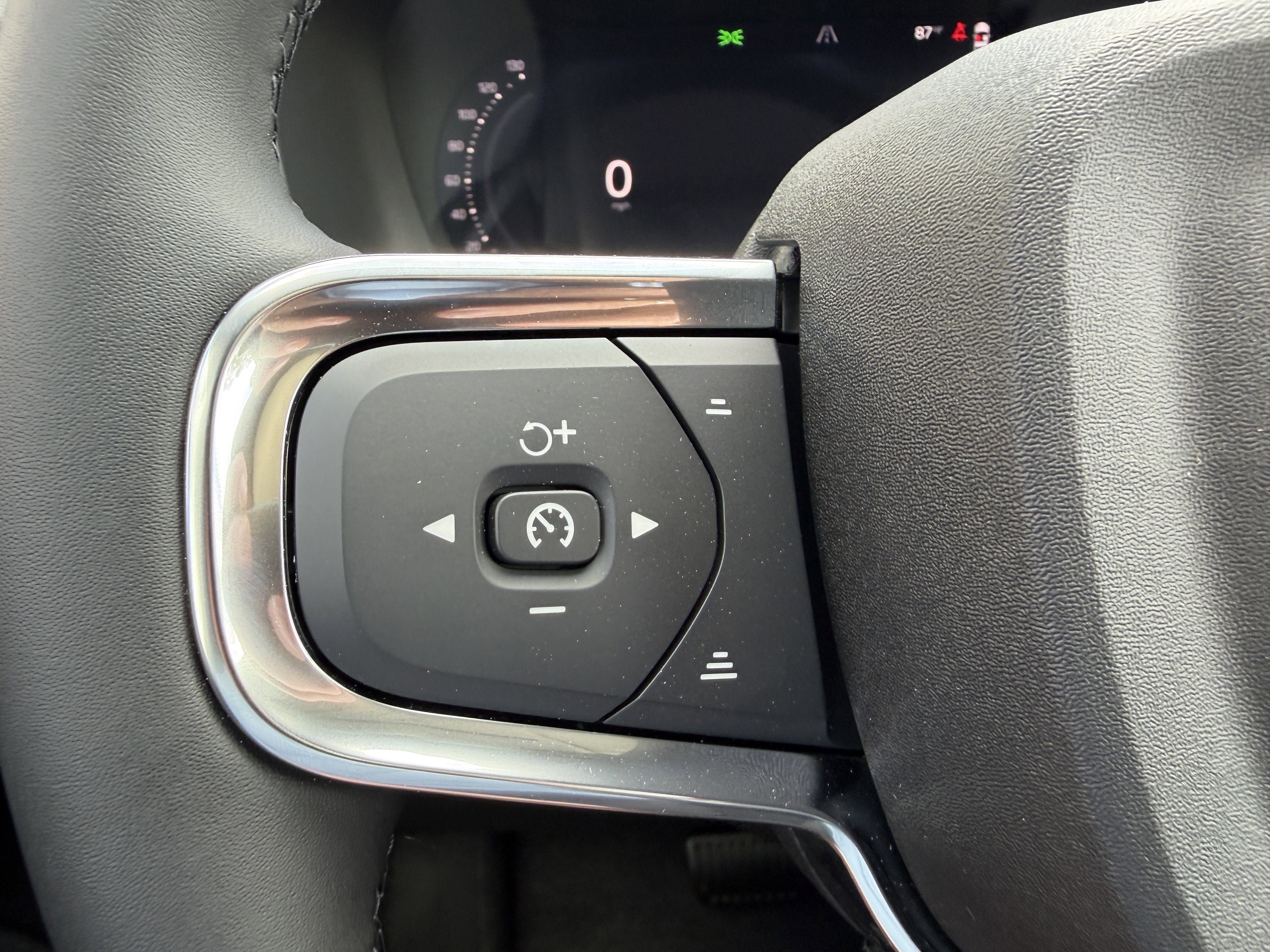 New 2026 Volvo XC40 B5 Core w/ Protection Package image 33