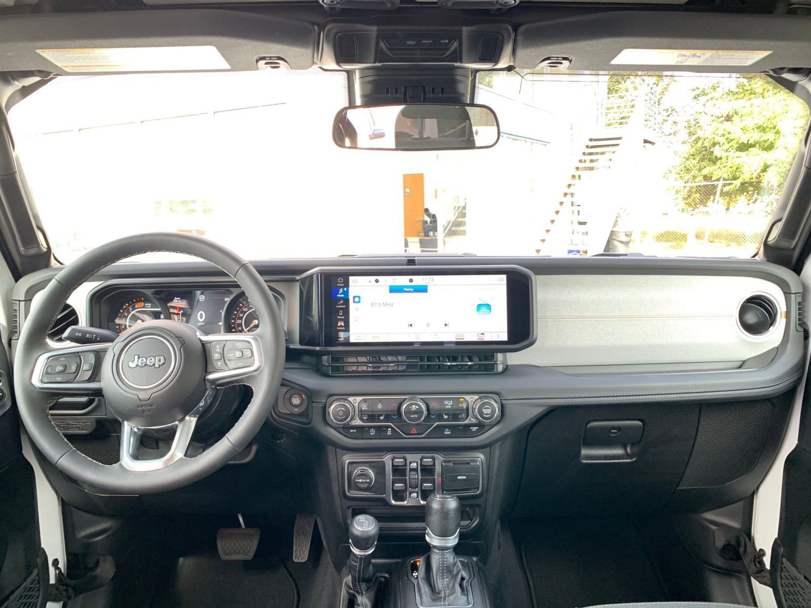 Used 2025 Jeep Wrangler Sahara image 32