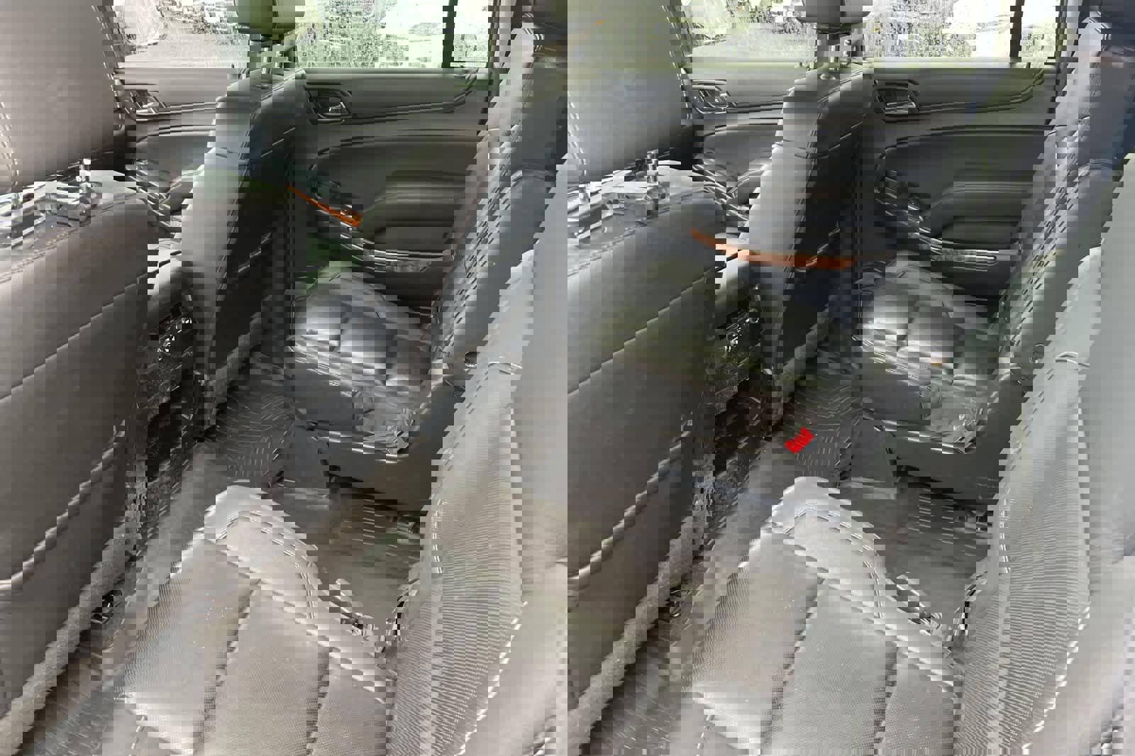 Used 2018 Chevrolet Suburban Premier image 4