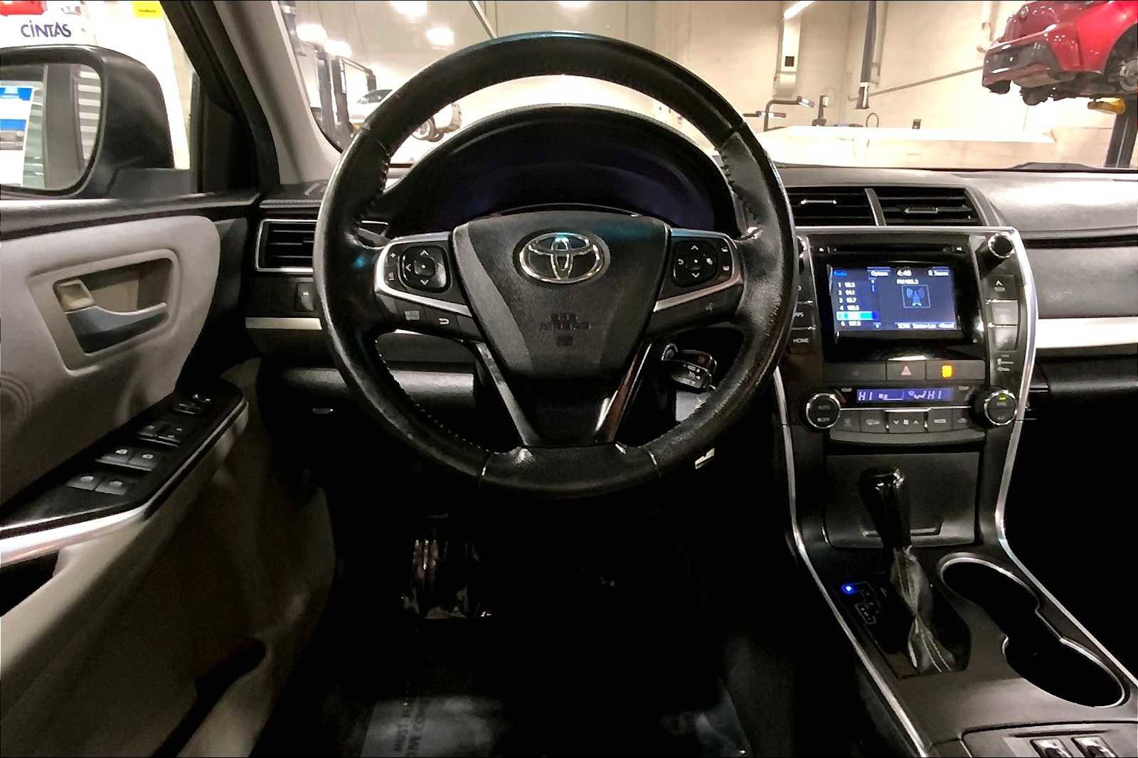 Used 2015 Toyota Camry XSE image 8