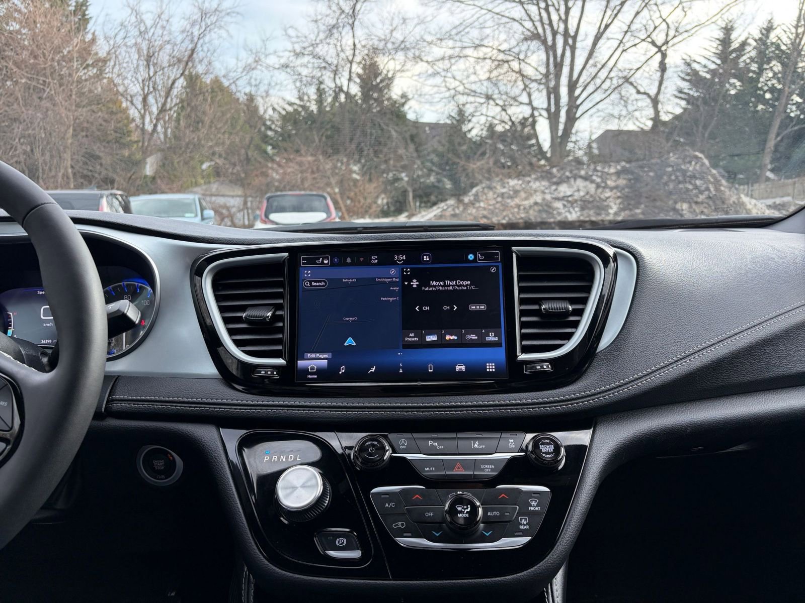 Used 2025 Chrysler Pacifica Limited image 17