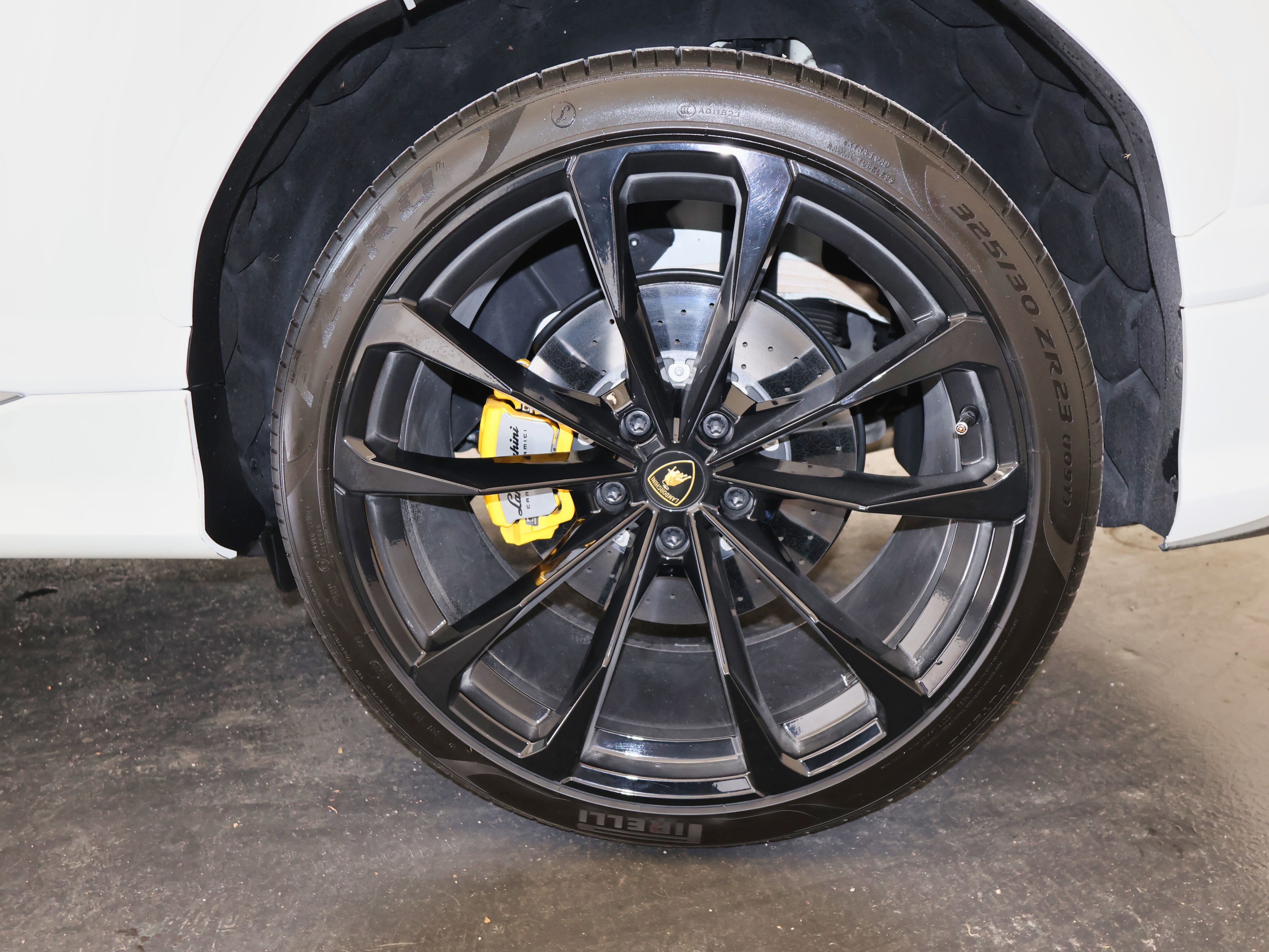 Used 2022 Lamborghini Urus image 12