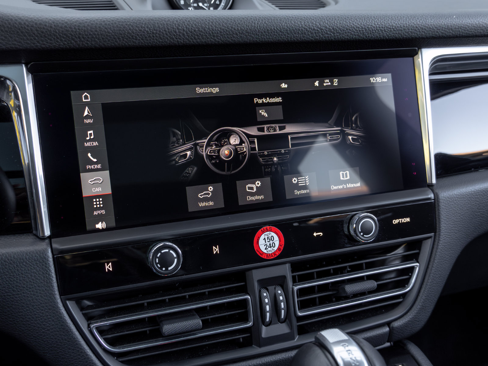 Certified 2026 Porsche Macan AWD/4WD image 35