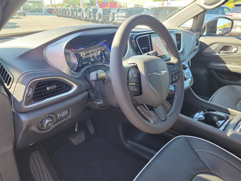 New 2026 Chrysler Pacifica Limited image 20