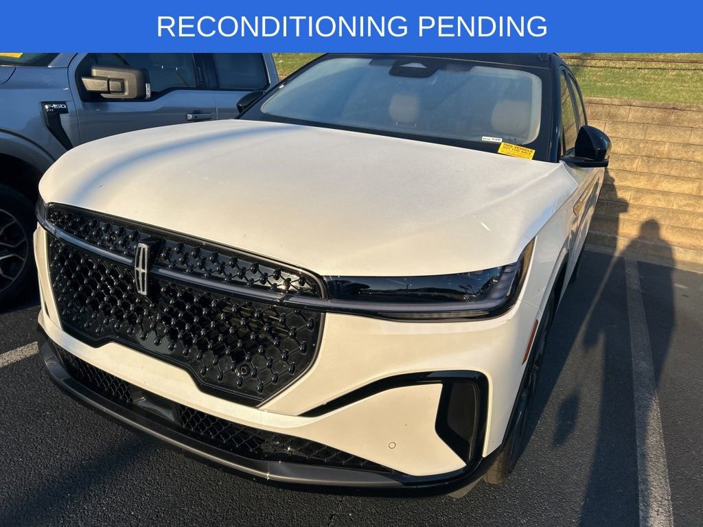 Used 2025 Lincoln Nautilus Reserve AWD/4WD image 3