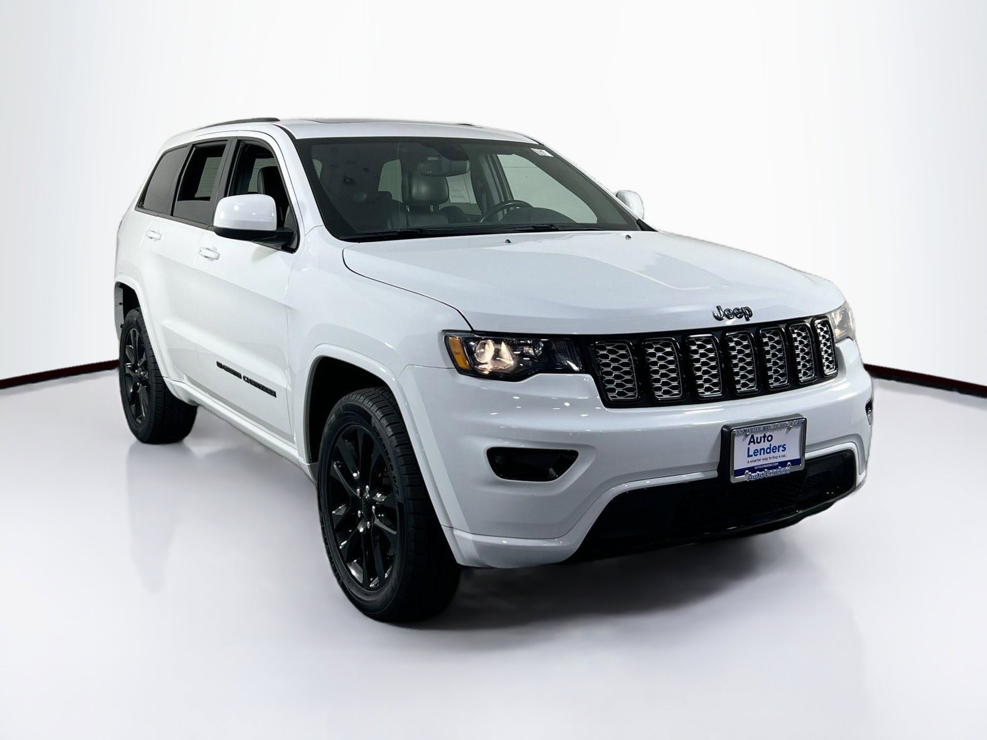 Used 2022 Jeep Grand Cherokee Laredo X image 3
