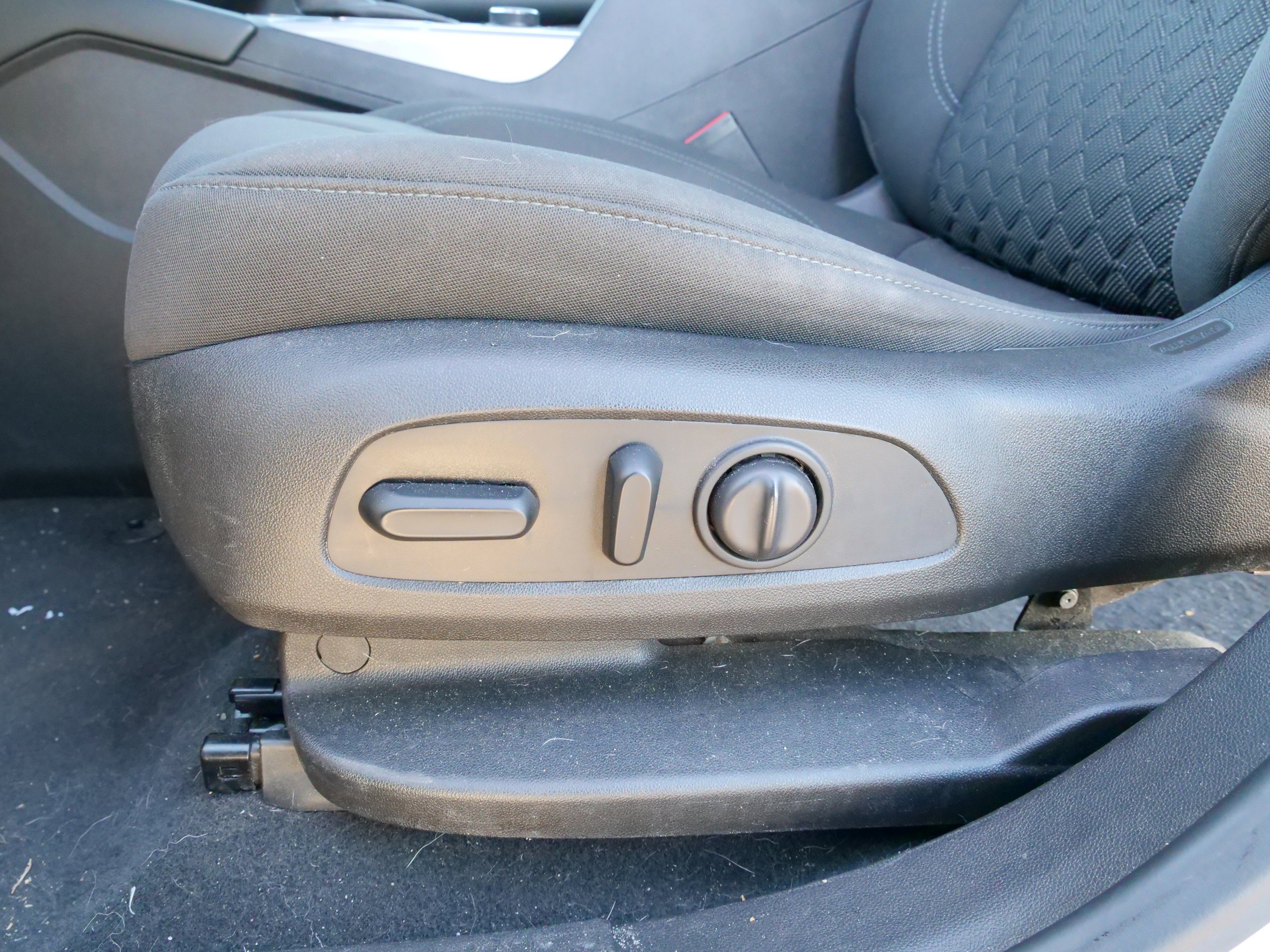 Used 2020 Chevrolet Blazer LT image 17