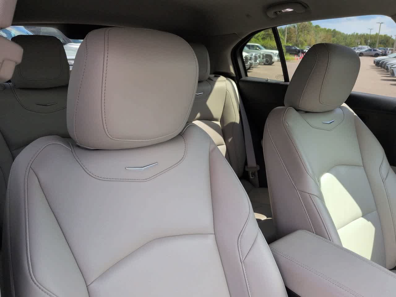 Used 2023 Cadillac XT4 Luxury FWD image 7