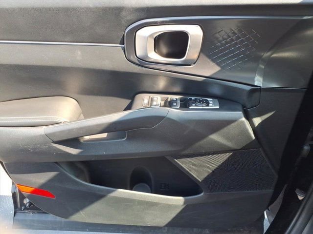 Used 2024 Kia Sorento S image 23